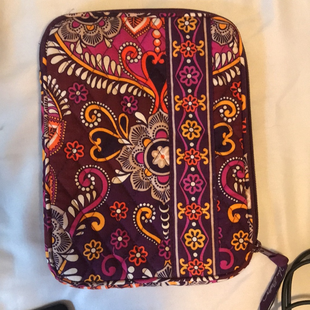 Kindle fire and case - Picture 3 of 7